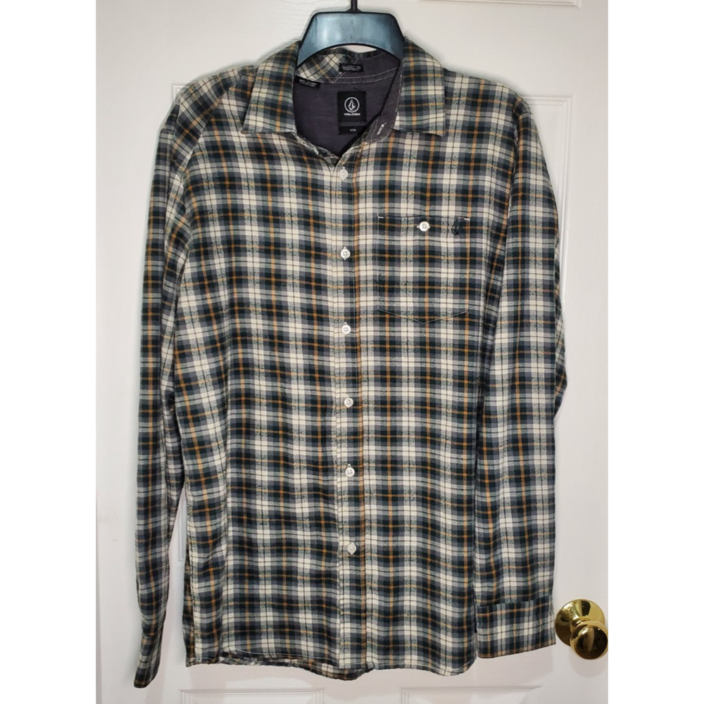 Volcom Men’s Plaid Flannel Shirt Size Medium – Classic Fit Long Sleeve Button-Up